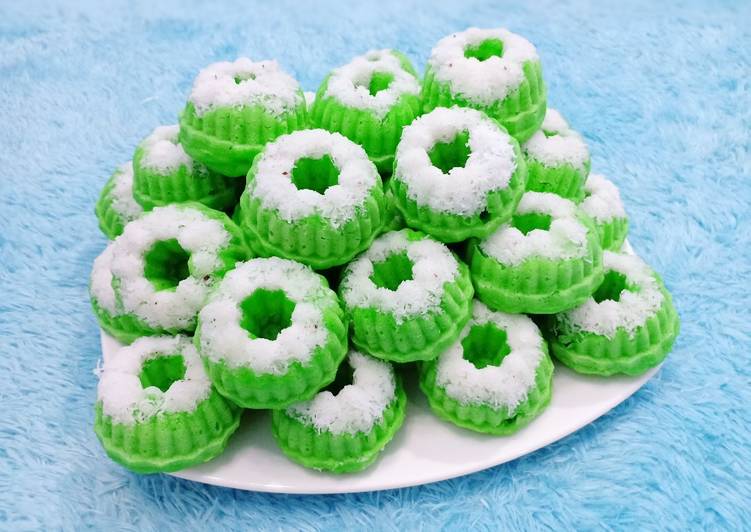 11+ Resep Olahan Tepung Beras yang Mudah & Enak 33 putu ayu olahan tepung beras
