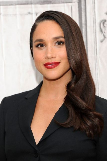 Bukan Menor, Ini Fakta Soal Lipstik Merah yang Sebenarnya Sangat Anggun dan Elegan