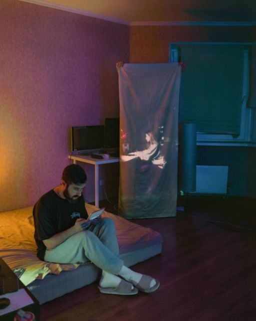10 Ide Pre-wedding di Rumah dengan Konsep Proyeksi. Hasil Artistik Mirip Foto di Instalasi Seni!