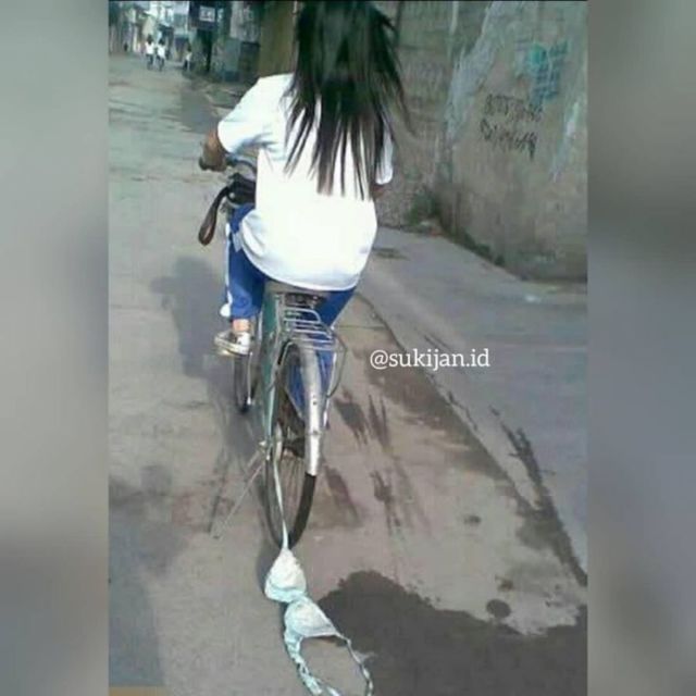 11 Kreativitas Orang yang Ujung-Ujungnya Nyusahin Diri Sendiri. Mau Main Sepeda Aja Ribet, Ampun :(