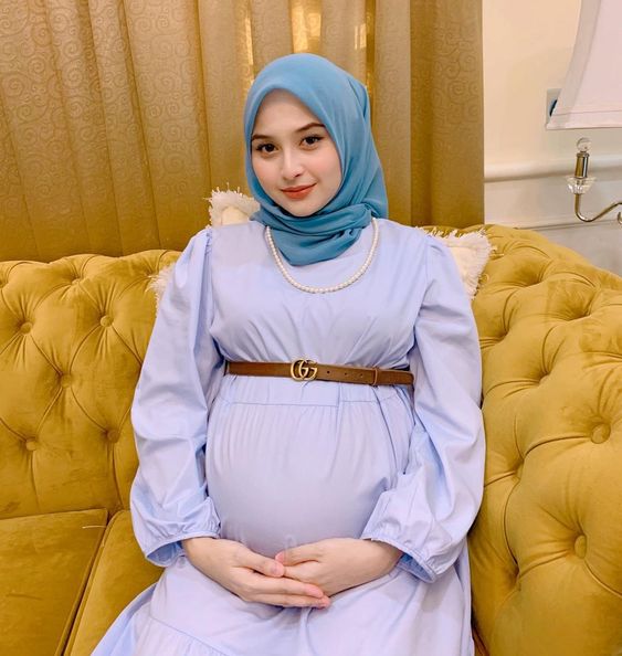 9 Trik Mix and Match Busana Buat Bumil di Trimester 3; Elegan, Nyaman dan Simpel!