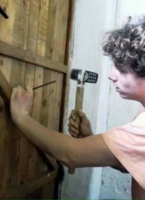 Begini Jadinya Jika Renovasi Rumah Dilakukan oleh Orang yang Lagi Banyak Masalah. Ambyar Semuanya!