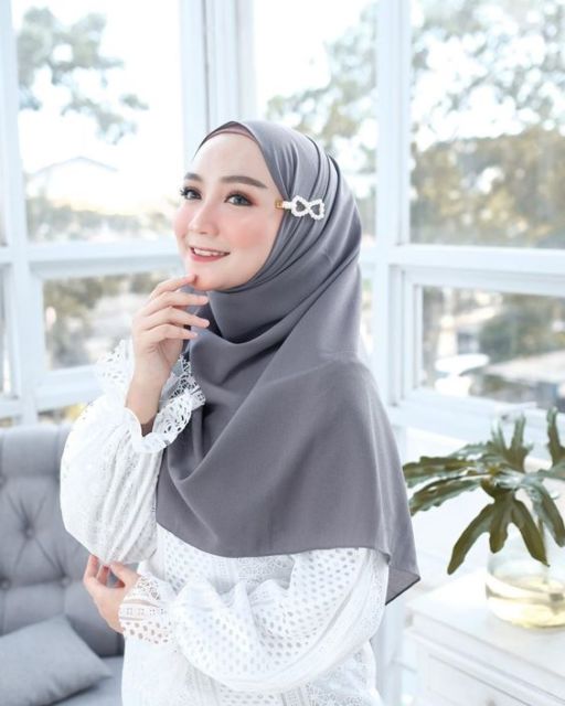 4 Kesalahan Pakai Hijab yang Bikin Penampilanmu Berantakan. Please, Teliti Lagi!