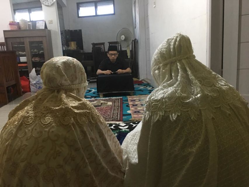 11 Potret Kreatif Momen Khotbah Salat Id di Rumah Ketika Karantina. Yang Penting Berasa Lebaran~