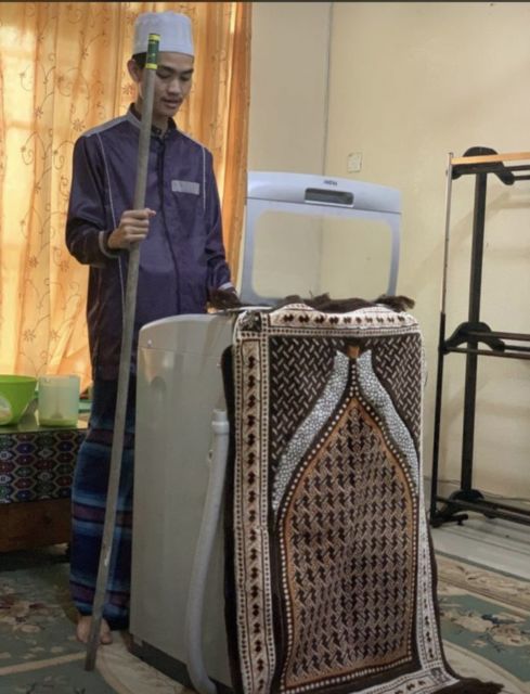 11 Potret Kreatif Momen Khotbah Salat Id di Rumah Ketika Karantina. Yang Penting Berasa Lebaran~