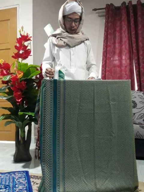 11 Potret Kreatif Momen Khotbah Salat Id di Rumah Ketika Karantina. Yang Penting Berasa Lebaran~