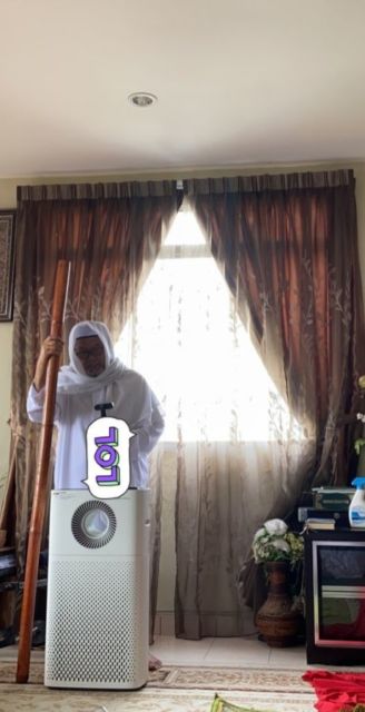 11 Potret Kreatif Momen Khotbah Salat Id di Rumah Ketika Karantina. Yang Penting Berasa Lebaran~
