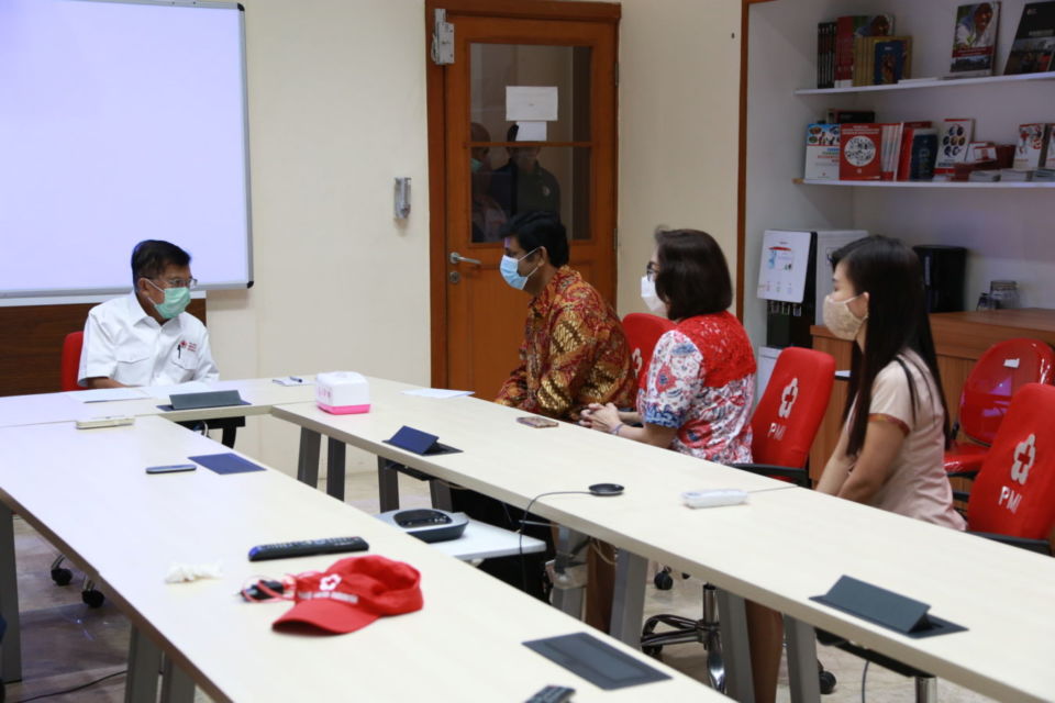 Beri Bantuan APD Serta Produk Makanan dan Minuman, Nestlé Indonesia Dukung PMI Hadapi Pandemi Covid-19