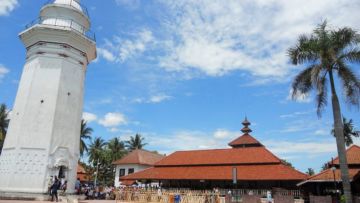 10 Masjid Tertua yang Jadi Tujuan Wisata Religi di Indonesia. Ramai Dikunjungi Saat Hari Lebaran