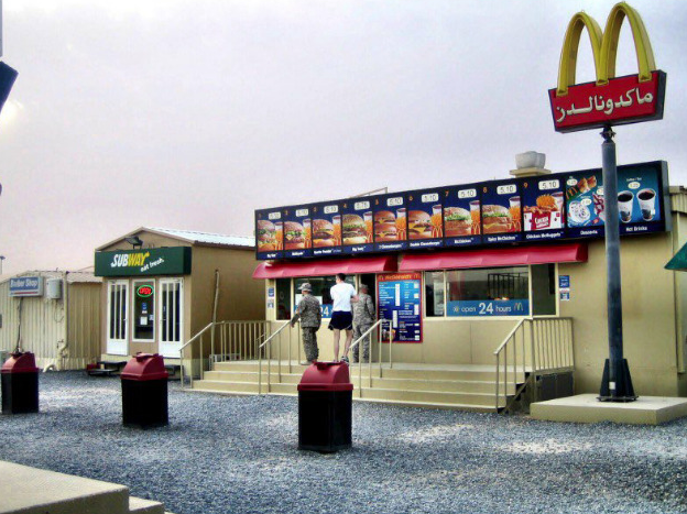 Deretan Foto McD Paling Aneh yang Pernah Ada. Di Indonesia Nggak Ada yang Kayak Gini, Kan?