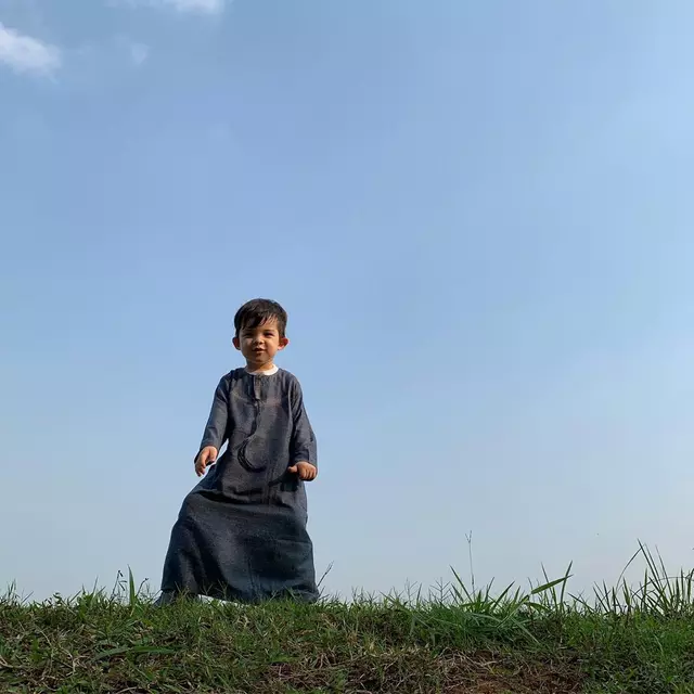 10 Anak Artis yang Dipotret Saat Memakai Baju Koko ini Emang Bikin Gemas. Siap Sambut Lebaran~
