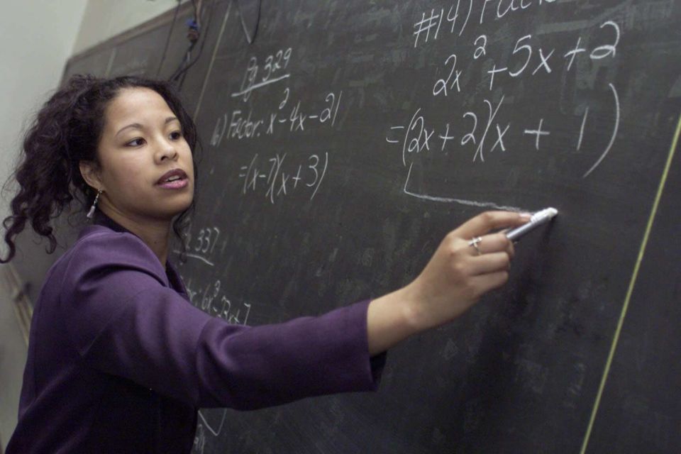 Nostalgia Pengalaman Maju ke Depan Kelas buat Ngerjain Soal. Momen Paling Menegangkan Saat Sekolah! 12 Nostalgia Pengalaman Maju ke Depan Kelas buat Ngerjain Soal. Momen Paling Menegangkan Saat Sekolah!