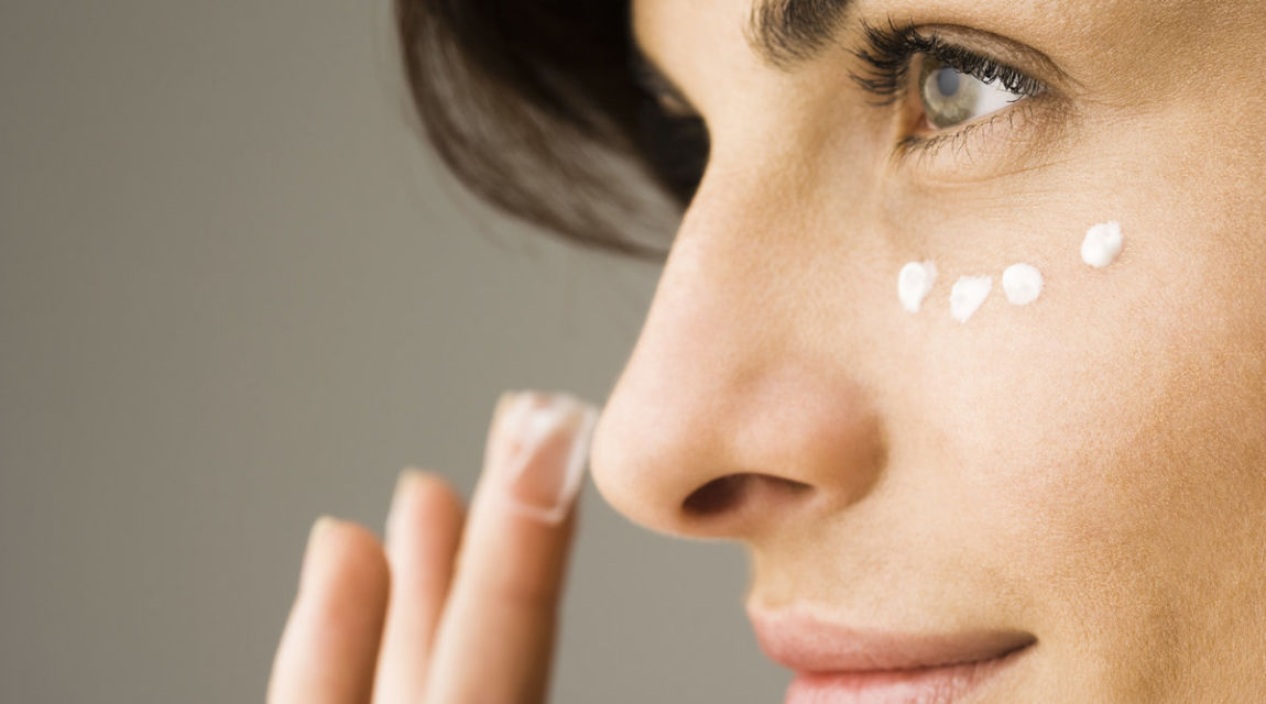 8 Produk Makeup yang Wajib Dimiliki Para Pemula. Aman dan Natural Buat Muka!