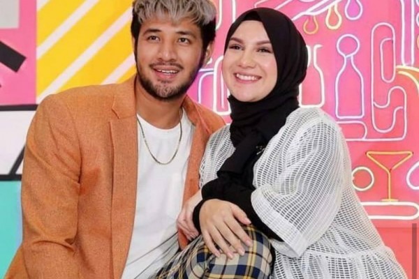 Simpan Kontak Pasangannya di HP, 9 Artis dan Figur Publik ini Pilih Beri Nama yang Unik dan Mesra