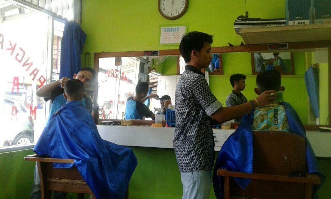Nostalgia Tempat Cukur Zaman Dulu. Era Kejayaan Potong Rambut Sebelum Tren Barber Shop