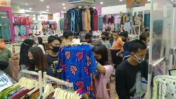 Timbang Baju Baru, Mending 5 Hal ini yang Kamu Beli buat Lebaran di Perantauan. Nggak Perlu ke Mal!