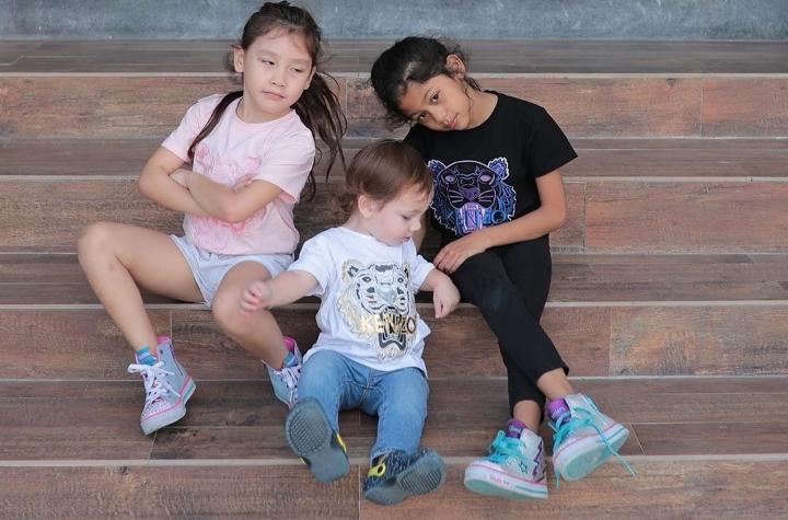 Meski Bukan Berstatus Saudara Kandung, Anak-Anak Artis ini Justru Sangat Dekat