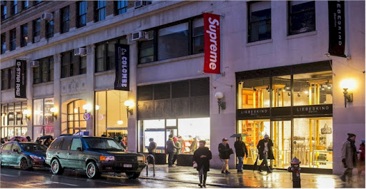 Supreme & Kemampuan Magisnya Bikin Orang Terobsesi. Semahal Apapun Barangnya, Selalu Ada yang Beli