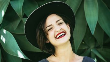 5 Alasan Kenapa Senyuman Bisa Membuat Keadaan Runyam Menjadi Lebih Nyaman. Nggak Percaya? Buktiin Aja!