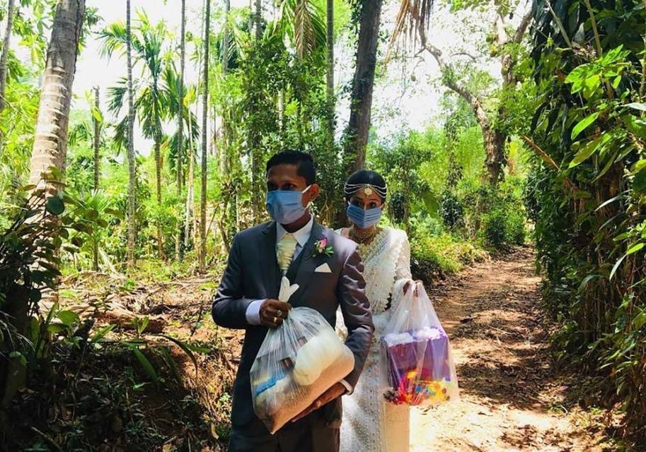Gagal Gelar Nikahan Mewah karena Corona, Pasangan Sri Lanka Akhirnya Bagikan Makanan ke Warga