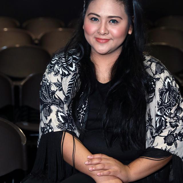 Perbandingan Gaya 9 Istri Aktor Indonesia yang Sama-Sama Sederhana. Cantik Natural!