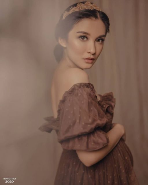 10 Foto Maternity Anak Kedua ala Chelsea Olivia. Konsep Tradisional Modern, Auranya Memesona!
