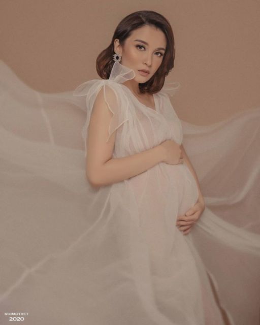 10 Foto Maternity Anak Kedua ala Chelsea Olivia. Konsep Tradisional Modern, Auranya Memesona!