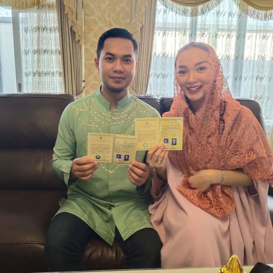 Resmi Menikah Secara Negara Hari ini, Zaskia Gotik Umumkan Kehamilan Sekaligus. Selamat!