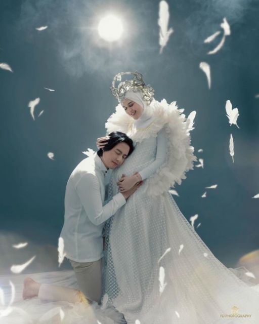 11 Foto Maternity ala Cut Meyriska-Roger Danuarta. Mirip Bidadari Turun ke Bumi sama Suami!