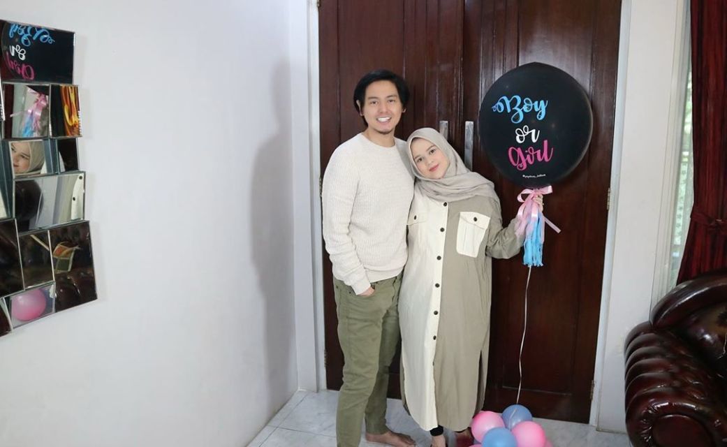 11 Foto Maternity ala Cut Meyriska-Roger Danuarta. Mirip Bidadari Turun ke Bumi sama Suami!
