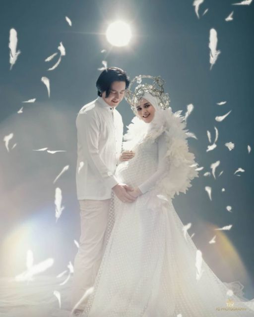 11 Foto Maternity ala Cut Meyriska-Roger Danuarta. Mirip Bidadari Turun ke Bumi sama Suami!
