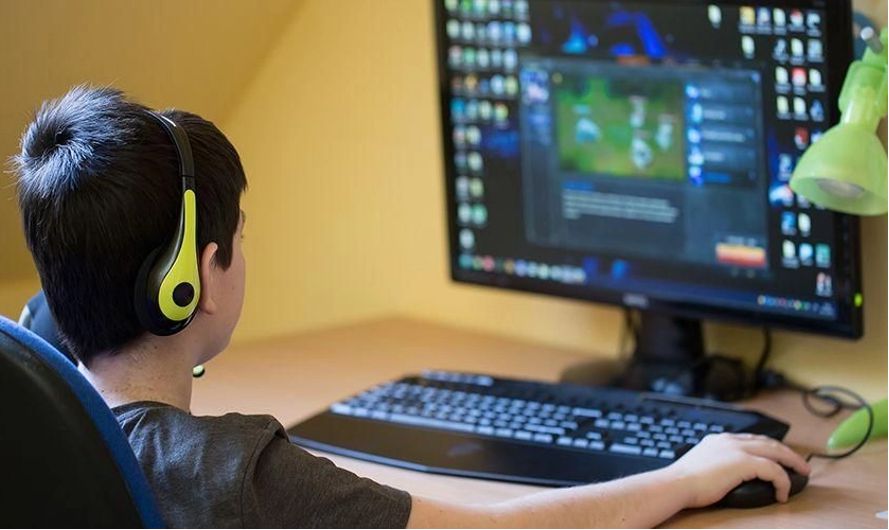 Game Online Sangat Berbahaya di Masa Perkembangan Anak, Orang Tua Wajib Paham Nih~