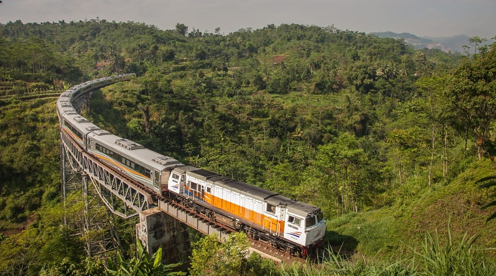 New Normal, Kereta Api Mulai Beroperasi Hari Ini. Berikut Ini Dokumen yang Harus Kamu Siapkan!