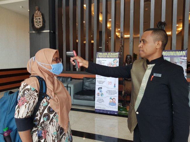 Aturan Kesehatan di Tempat Umum Selama Pandemi. Mulai dari Pasar sampai Restoran, Semua Ada 11 Aturan Kesehatan di Tempat Umum Selama Pandemi. Mulai dari Pasar sampai Restoran, Semua Ada