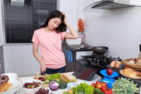 5 Kelakuan Cowok yang Sebenarnya Minus, tapi Entah Kenapa Malah Bikin Cewek 'Gumush'. Bisa Gitu, Ya?