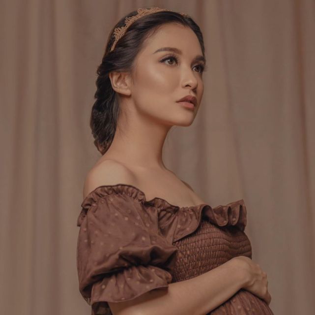 10 Foto Maternity Anak Kedua ala Chelsea Olivia. Konsep Tradisional Modern, Auranya Memesona!