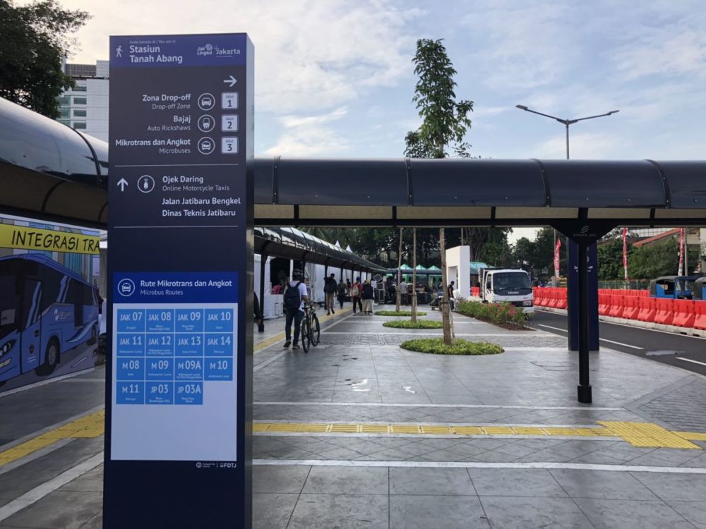 Potret Terbaru Penataan Stasiun Kereta Api di Jakarta. Rapi, Elegan dan Mirip Stasiun di Negara Maju! 16 Potret Terbaru Penataan Stasiun Kereta Api di Jakarta. Rapi, Elegan dan Mirip Stasiun di Negara Maju!