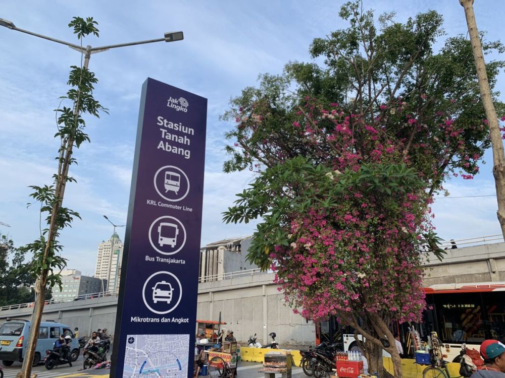 Potret Terbaru Penataan Stasiun Kereta Api di Jakarta. Rapi, Elegan dan Mirip Stasiun di Negara Maju! 19 Potret Terbaru Penataan Stasiun Kereta Api di Jakarta. Rapi, Elegan dan Mirip Stasiun di Negara Maju!