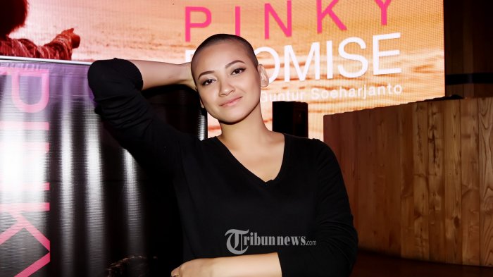 Karena Tuntutan Peran, 8 Artis Cewek ini Rela Menggunduli Kepalanya. Tetap Pede di Dunia Nyata!