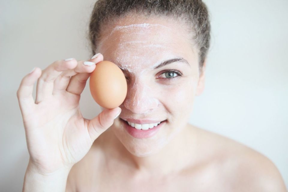6 Racikan Masker Putih Telur yang Ampuh Angkat Komedo Hingga Menghilangkan Bulu Halus di Wajah