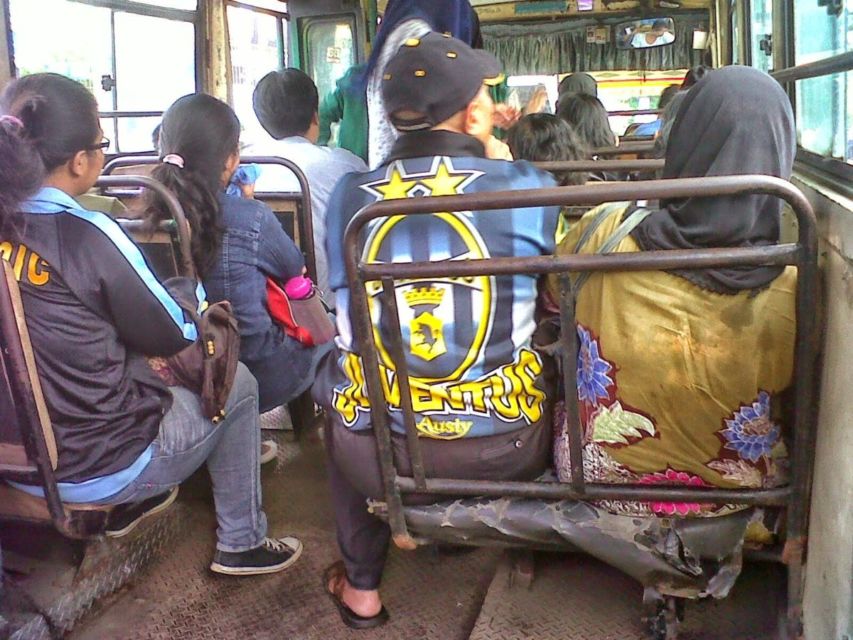 Rasanya Jadi Bucin Zaman Dulu, Titip Pesan Cinta Lewat Kursi di Angkot. Perjuangan Banget! :D
