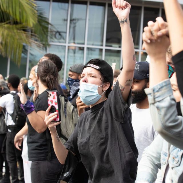 Dukung Gerakan #BlackLivesMatter, ini 10 Artis Hollywood yang Turut Aksi dan Turun ke Jalan