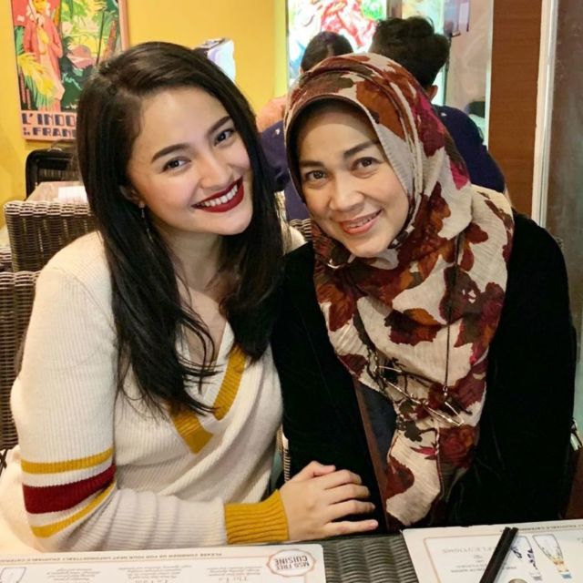 Pernah Terlibat Konflik di Masa Lalu, Marshanda Tulis Surat untuk sang Ibu. Manis dan Bikin Haru!