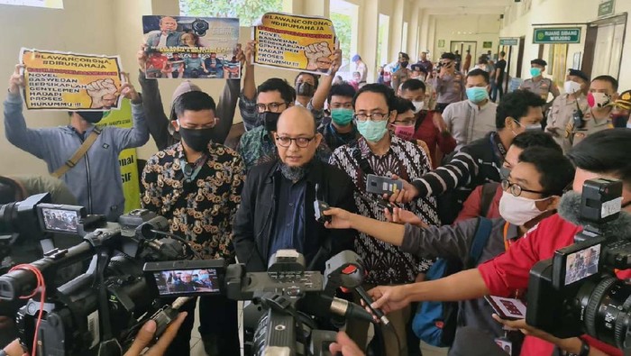 Pelaku Penyiraman Air Keras Novel Baswedan Cuma Dihukum 1 Tahun Penjara. Ini 3 Alasan Jaksanya