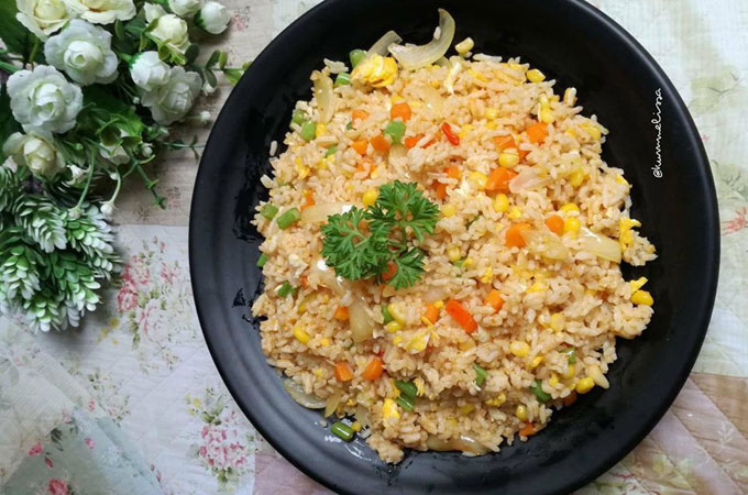 8 Resep Nasi Goreng ala Tek Tek Sampai Solaria yang Nggak Mustahil Dimasak Sendiri di Dapurmu