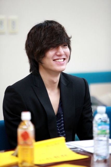 9 Penampilan Jadul Lee Min Ho yang Nggak Banyak Terekspos. Tetap Ganteng Nggak?