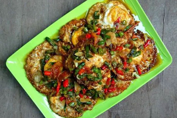 8 Resep Telur Ceplok yang Nggak Cuma Polosan Doang. Bumbunya Lezat, Selera Makan Meningkat!