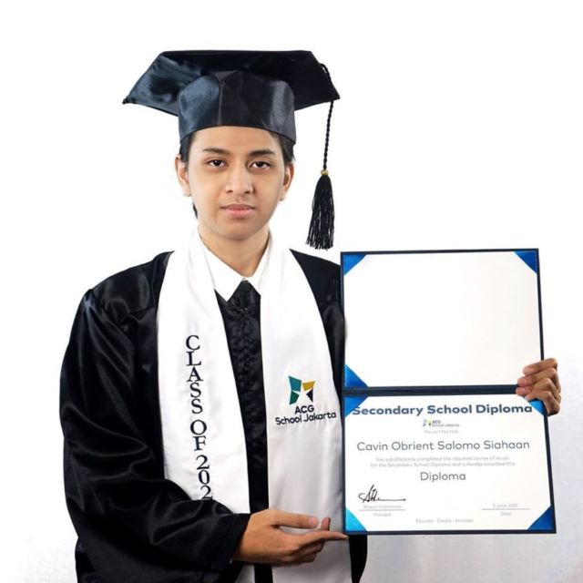 Anak Pertamanya Lakukan Wisuda Online Karena Virus Corona. Yuni Shara Beri Pesan Menyentuh dan Positif 7 Anak Pertamanya Lakukan Wisuda Online Karena Virus Corona. Yuni Shara Beri Pesan Menyentuh dan Positif