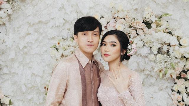 9 Artis yang Menikah dengan Teman Sendiri. Jodoh Bisa Sedekat itu
