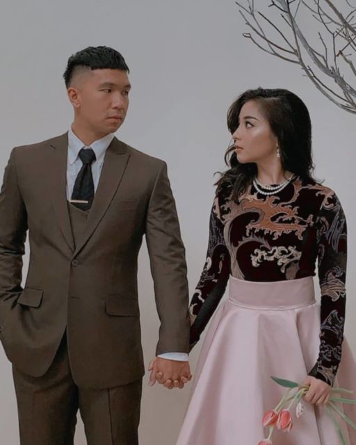 9+ Foto Pre-wedding Nikita Willy-Indra Priawan. Dari Pakai Sarimbit sampai Setelan Serasi!